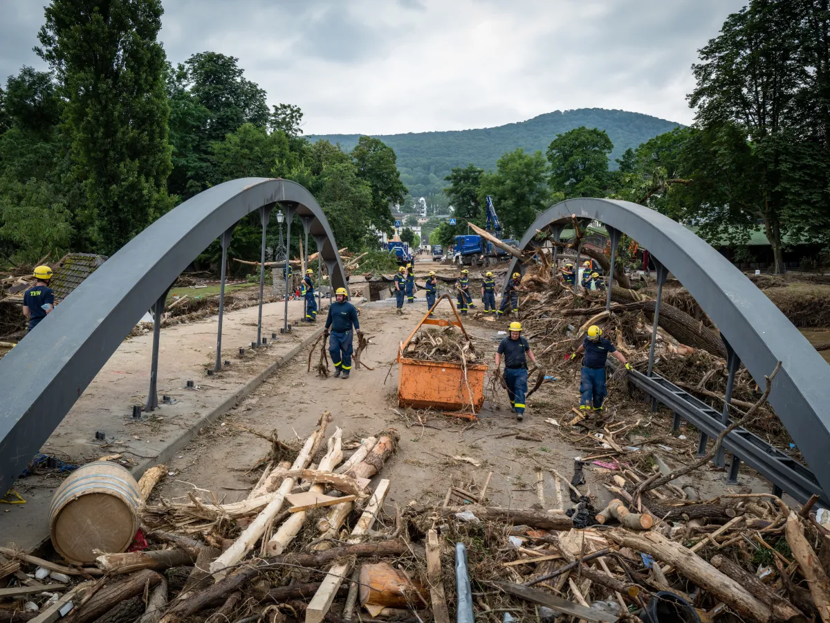 Eine Brücke wird neu errichtet